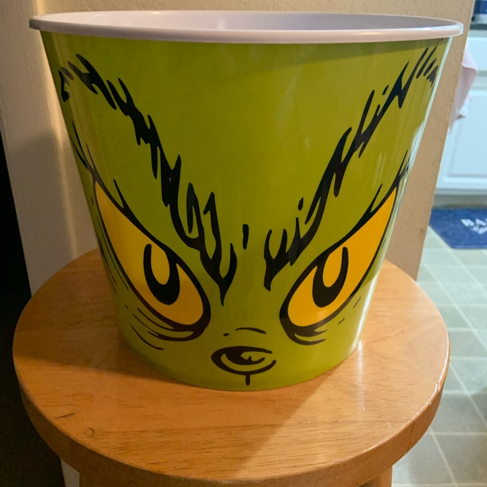 Make offer! Large Grinch Popcorn Bucket. Hobby Lobby. New.